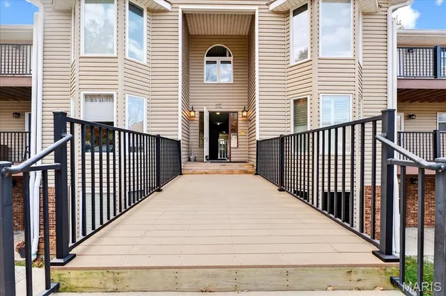 $222,500 | 4525 Eli Drive, Unit F, St. Louis, MO 63128