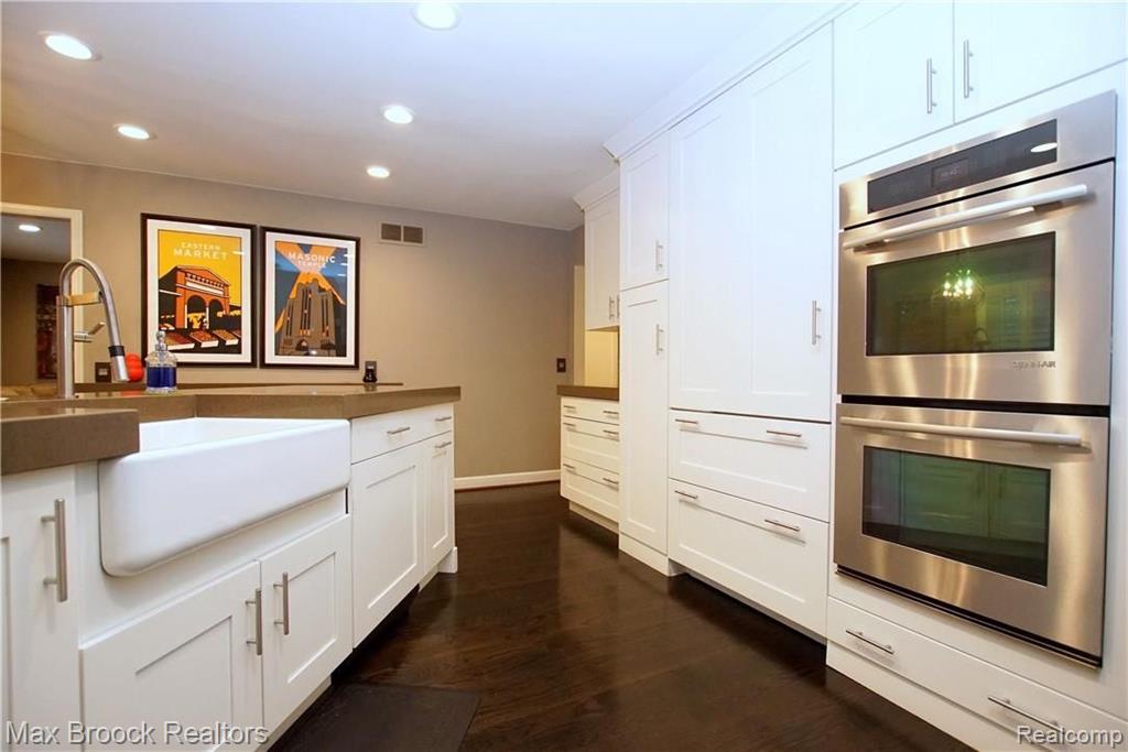 35145 Old Timber Road Farmington Hills, MI 48331 - Photo 15 of 48