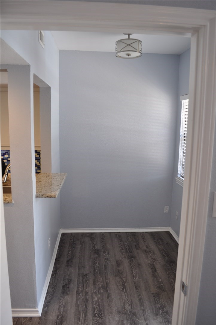 706 West 22nd Street, Unit 305 Austin, TX 78705 - Photo 11 of 20 Dining area