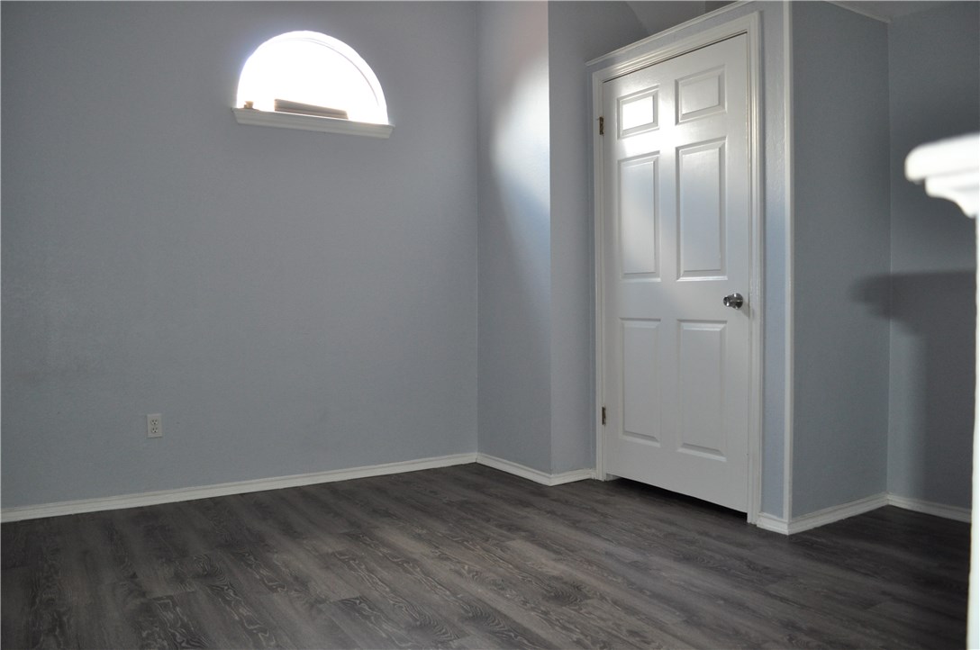 706 West 22nd Street, Unit 305 Austin, TX 78705 - Photo 17 of 20 Second bedroom in the loft with large closet
