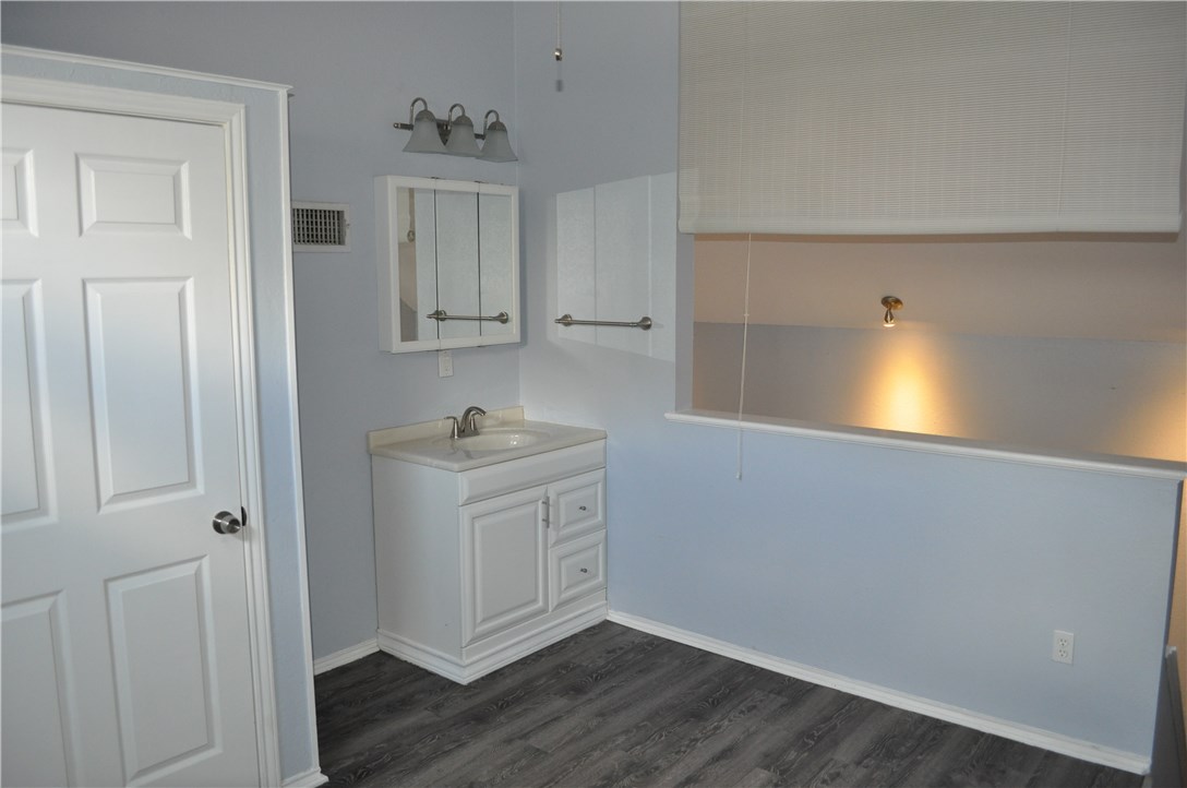 706 West 22nd Street, Unit 305 Austin, TX 78705 - Photo 18 of 20 2nd Bedroom with vanity