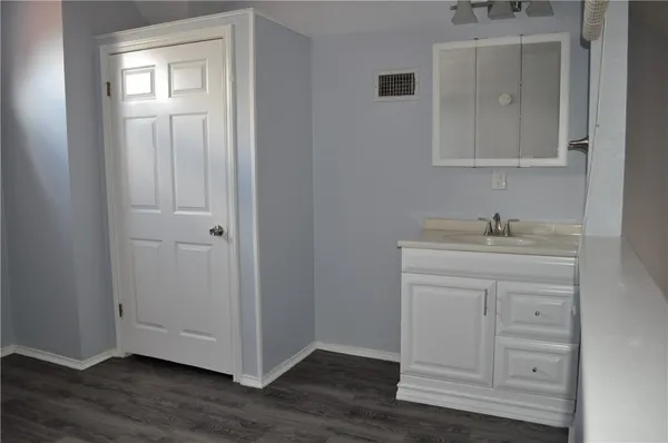 $2,100 | 706 West 22nd Street, Unit 305, Austin, TX 78705