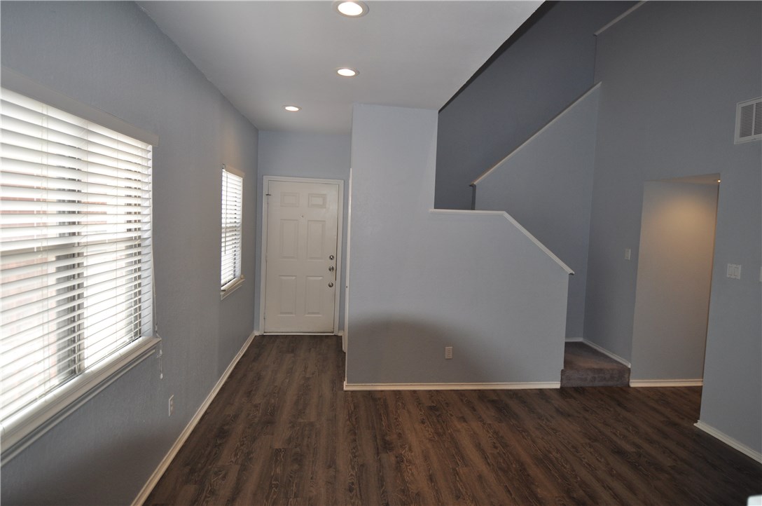 706 West 22nd Street, Unit 305 Austin, TX 78705 - Photo 4 of 20 Den 3