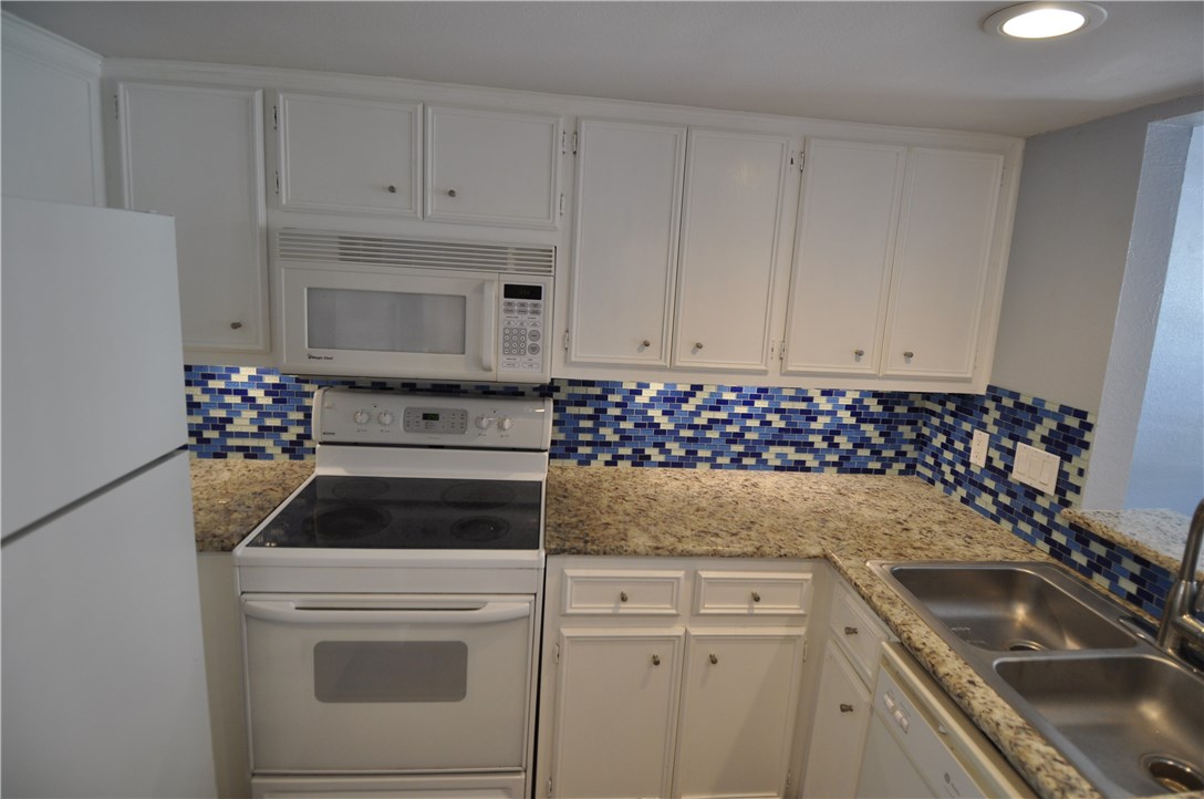 706 West 22nd Street, Unit 305 Austin, TX 78705 - Photo 7 of 20 Kitchen