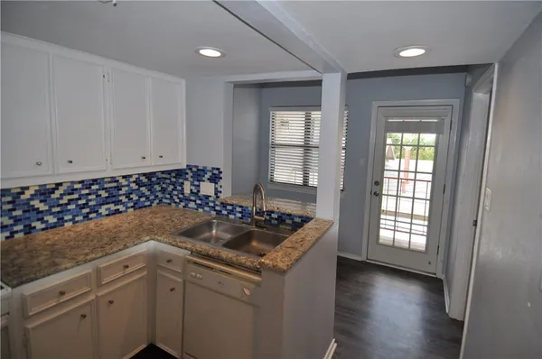 $2,100 | 706 West 22nd Street, Unit 305, Austin, TX 78705