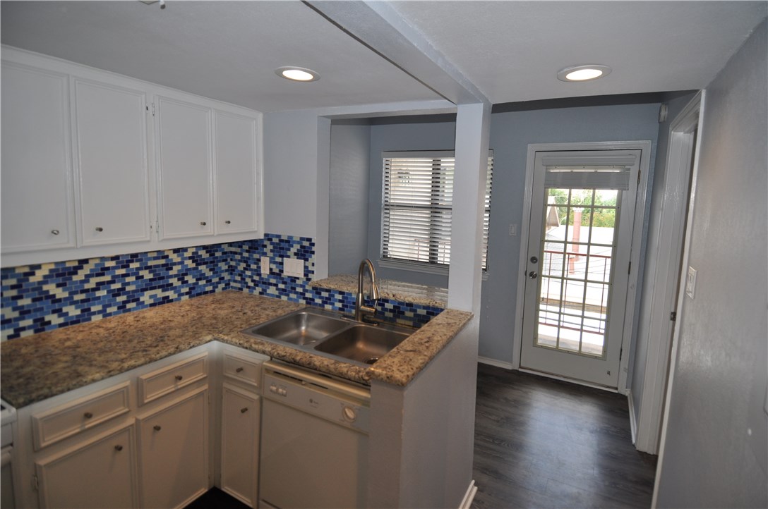 706 West 22nd Street, Unit 305 Austin, TX 78705 - Photo 8 of 20 Kitchen overlooking dining area