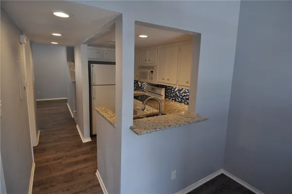 $2,100 | 706 West 22nd Street, Unit 305, Austin, TX 78705