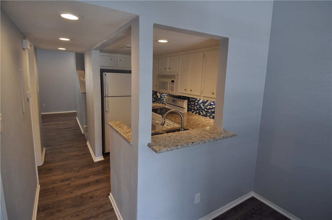 706 West 22nd Street, Unit 305 Austin, TX 78705 - Photo 9 of 20 Kitchen from dining area