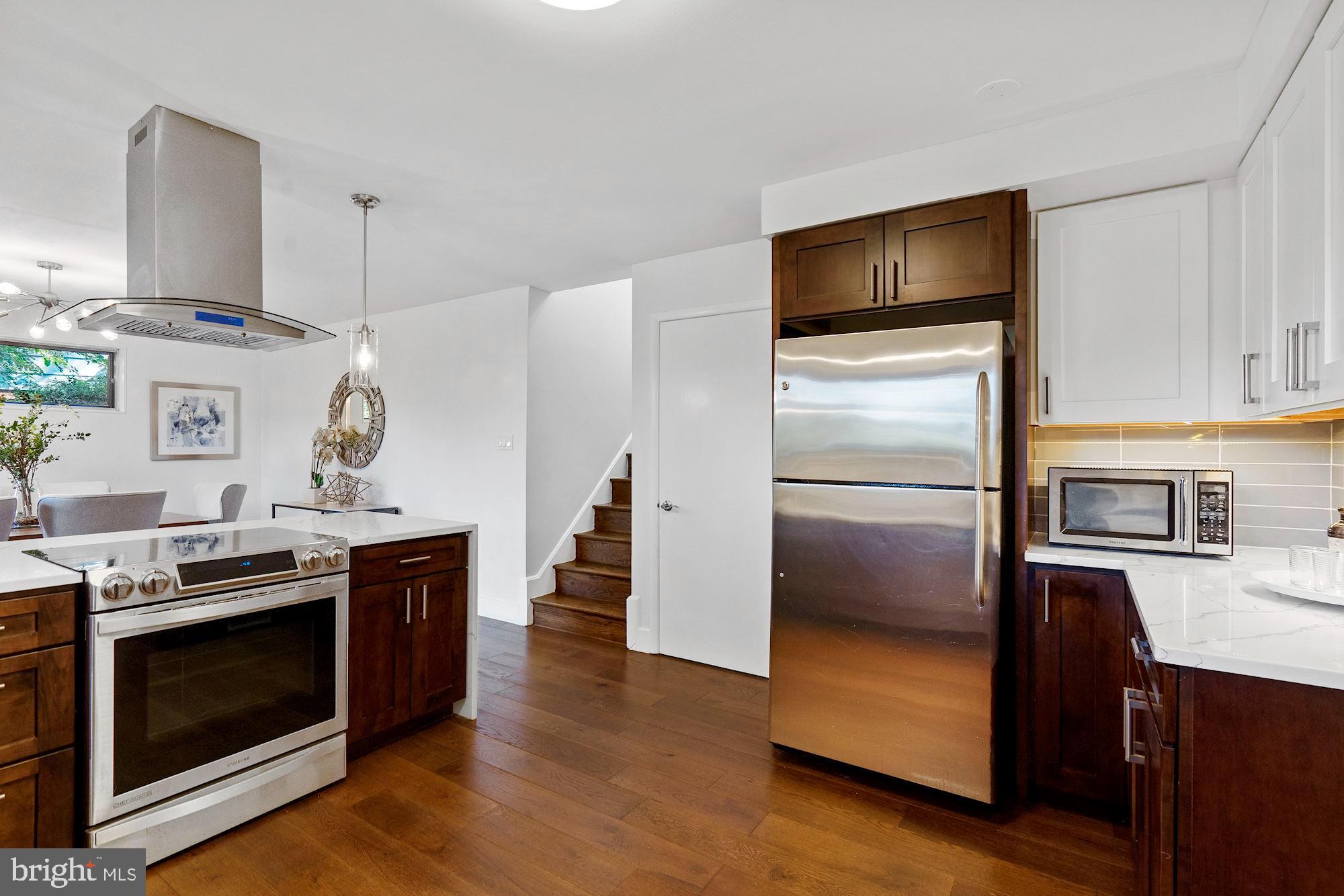 11225 Bybee Court Silver Spring, MD 20902 - Photo 11 of 31 Sleek Subway Tile