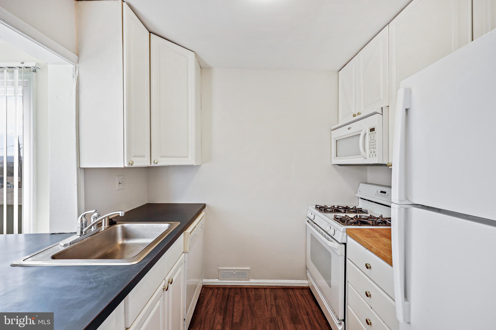 403 Warren Road Cockeysville, MD 21030 - Photo 8 of 30 Galley Kitchen with gas cooking