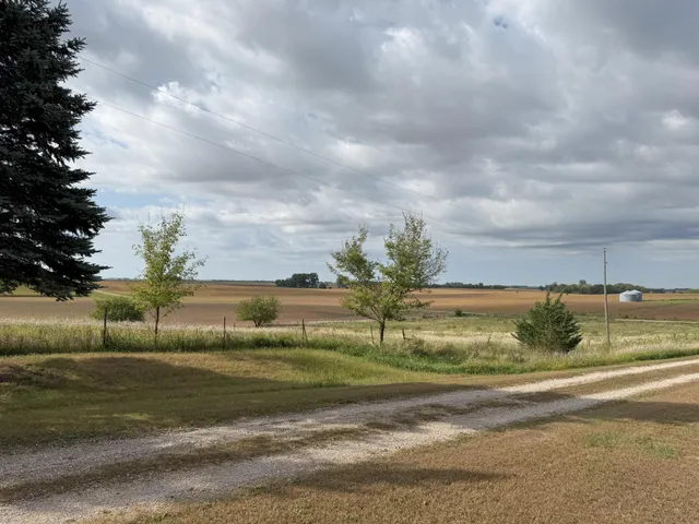 $395,000 | 91224 510th Avenue, Windom, MN 56101