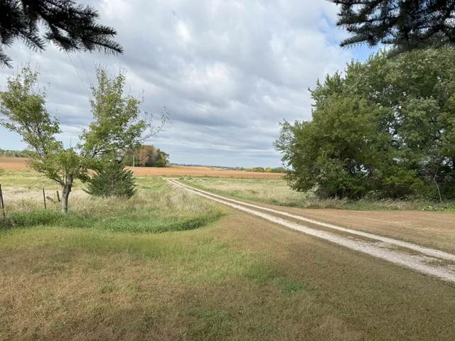 $395,000 | 91224 510th Avenue, Windom, MN 56101