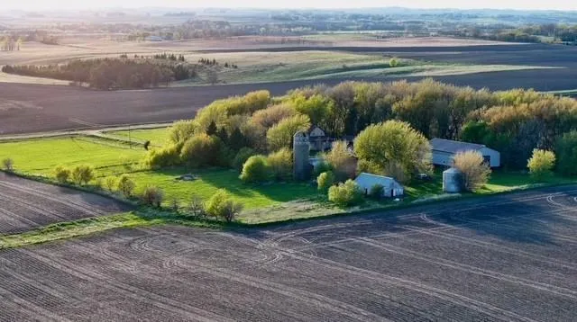 $395,000 | 91224 510th Avenue, Windom, MN 56101