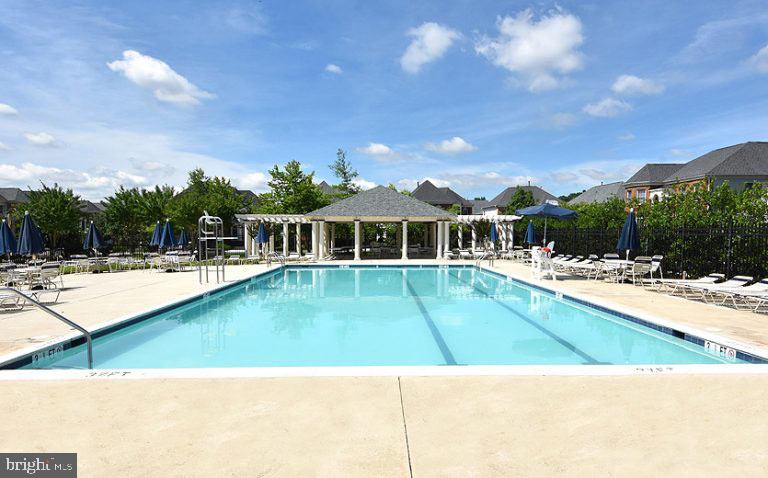 706 Drake Way Annapolis, MD 21401 - Photo 40 of 44 Outside community pool