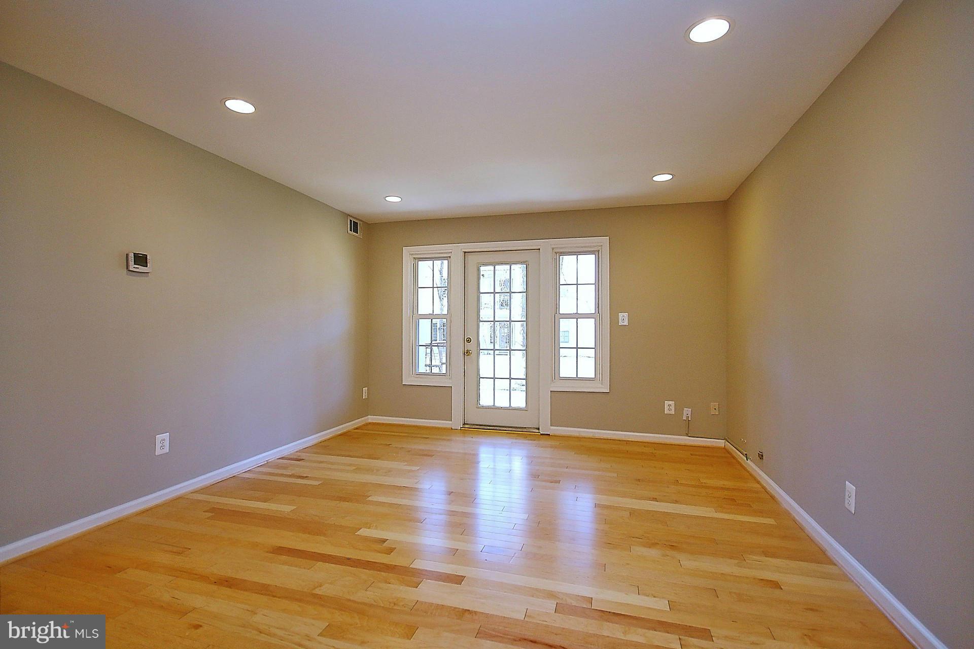 5902 Queenston Street, Unit K Springfield, VA 22152 - Photo 2 of 24 Living Room