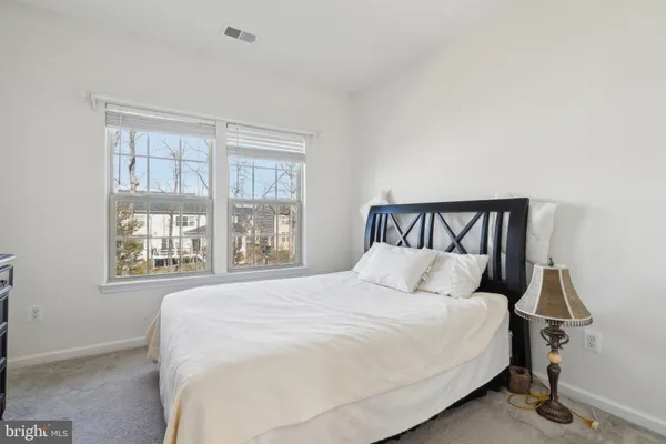 $2,500 | 42116 Piebald Square, Aldie, VA 20105