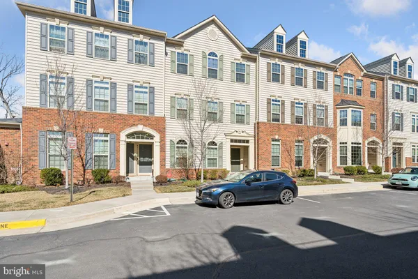 $2,500 | 42116 Piebald Square, Aldie, VA 20105