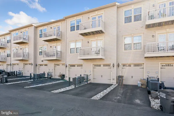 $2,500 | 42116 Piebald Square, Aldie, VA 20105