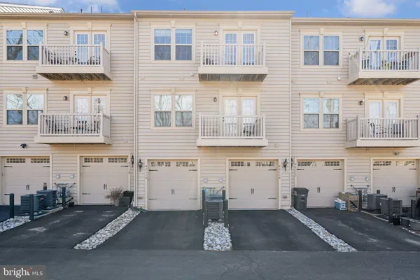 $2,500 | 42116 Piebald Square, Aldie, VA 20105