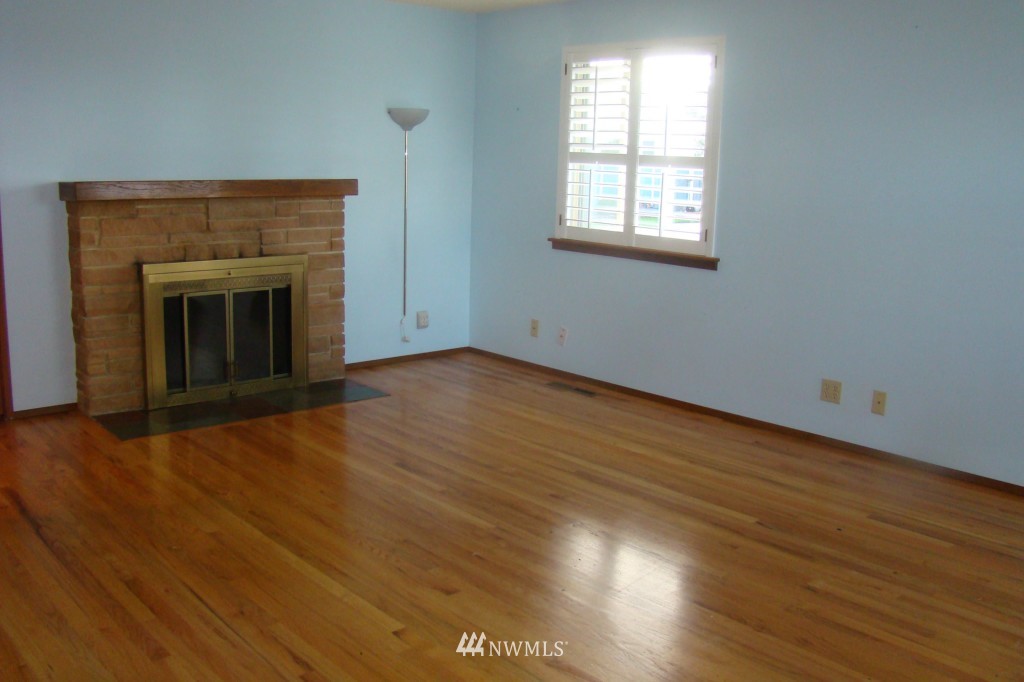 4143 Southwest Austin Street Seattle, WA 98136 - Photo 3 of 18 Gallery Image 3