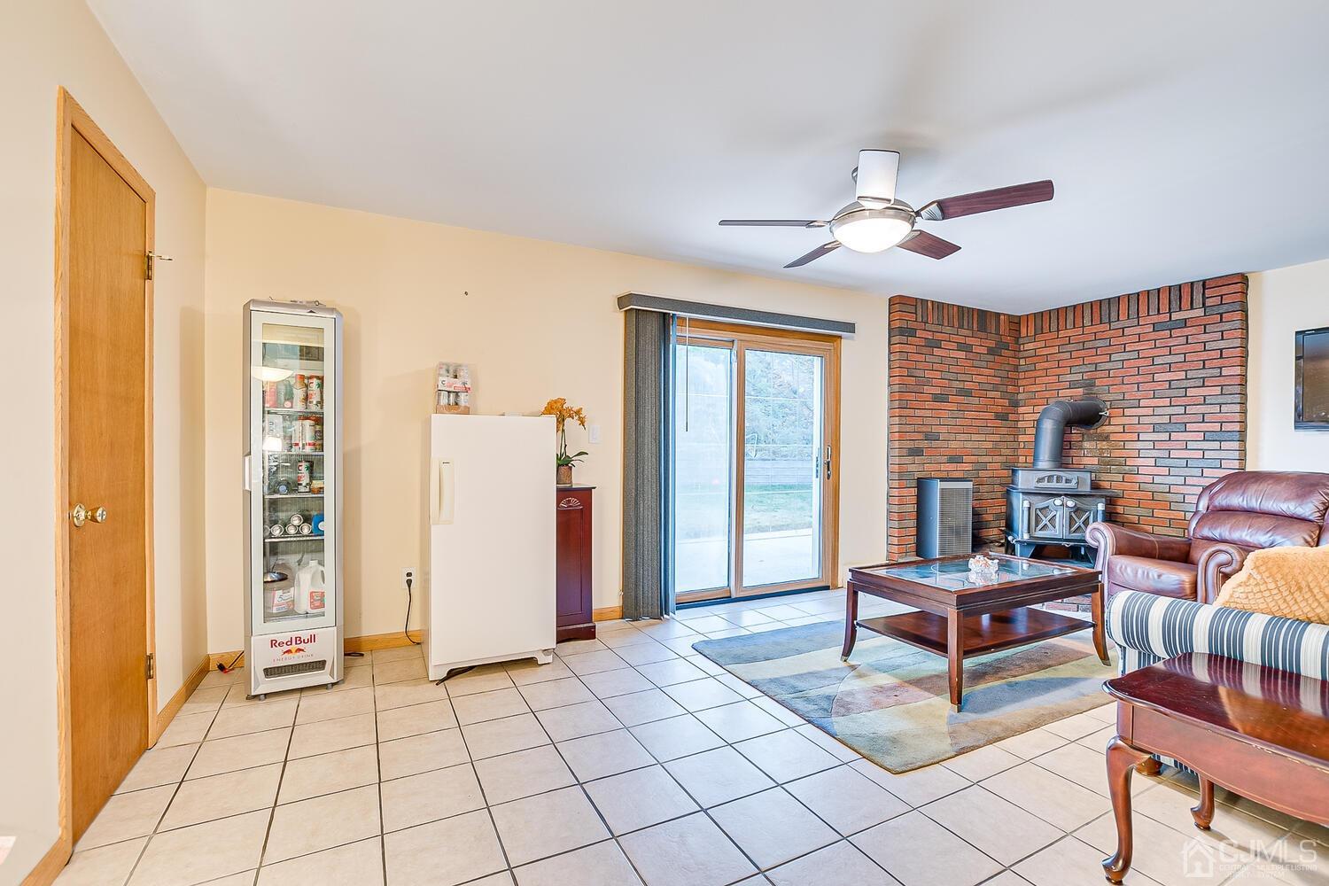 48 Brandywine Road Fords, NJ 08863 - Photo 22 of 29 a living room with furniture and a table