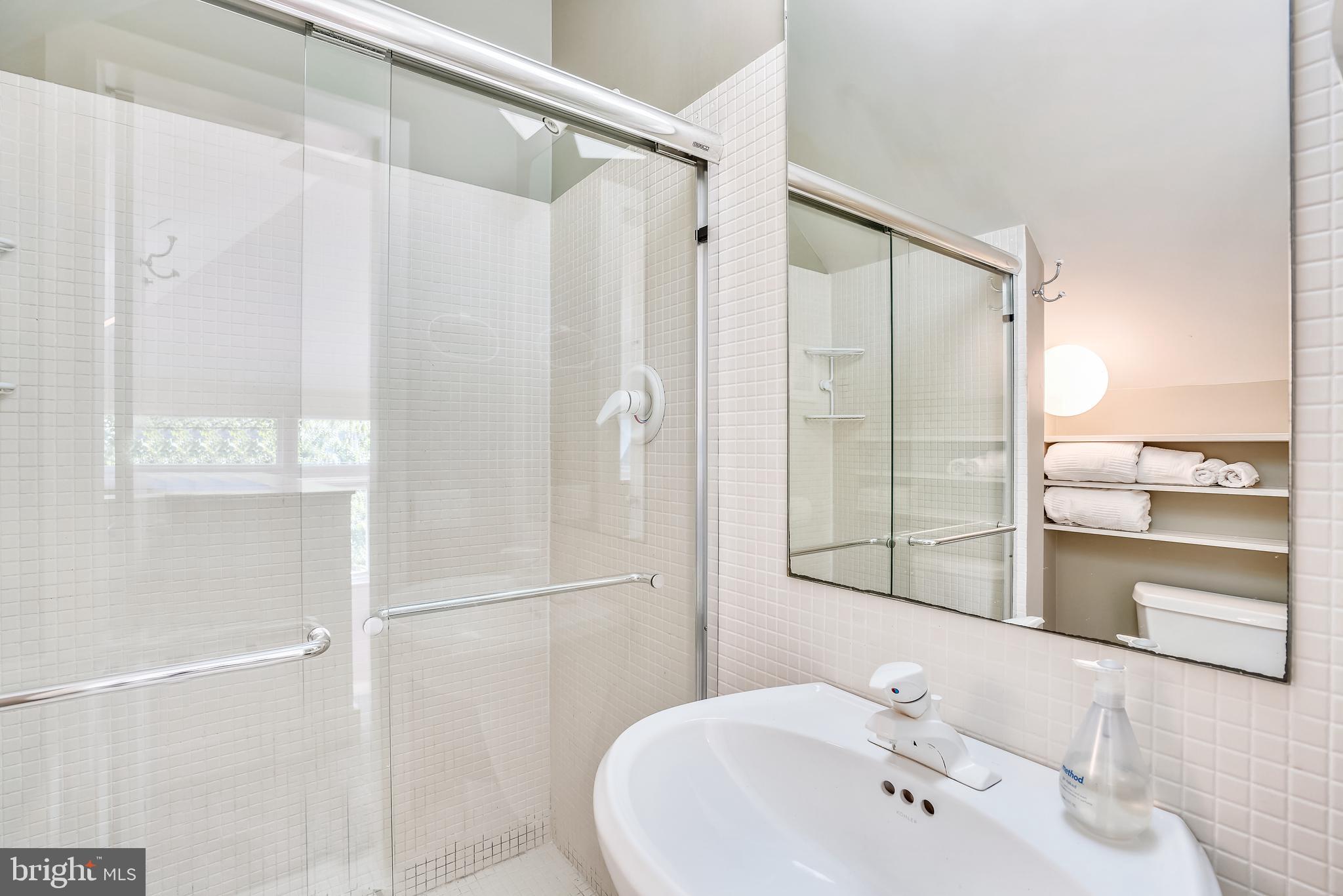 90 Quarter Landing Road Annapolis, MD 21403 - Photo 34 of 58 Third level bathroom