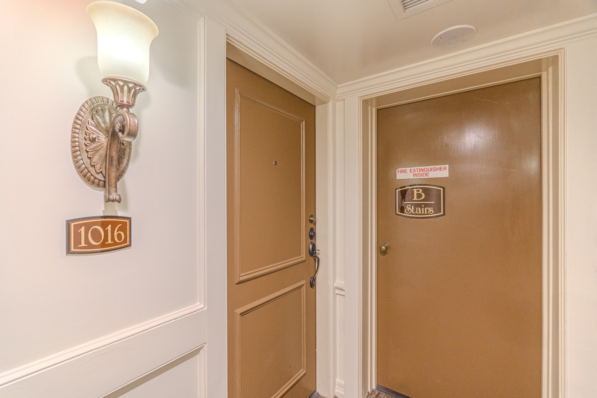 3525 Sage Road, Unit 1016 Houston, TX 77056 - Photo 18 of 42 a view of bathroom