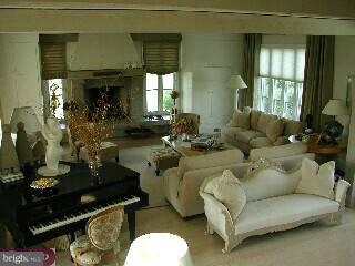 1063 Eagle Road Newtown, PA 18940 - Photo 4 of 6 Gallery Image 4