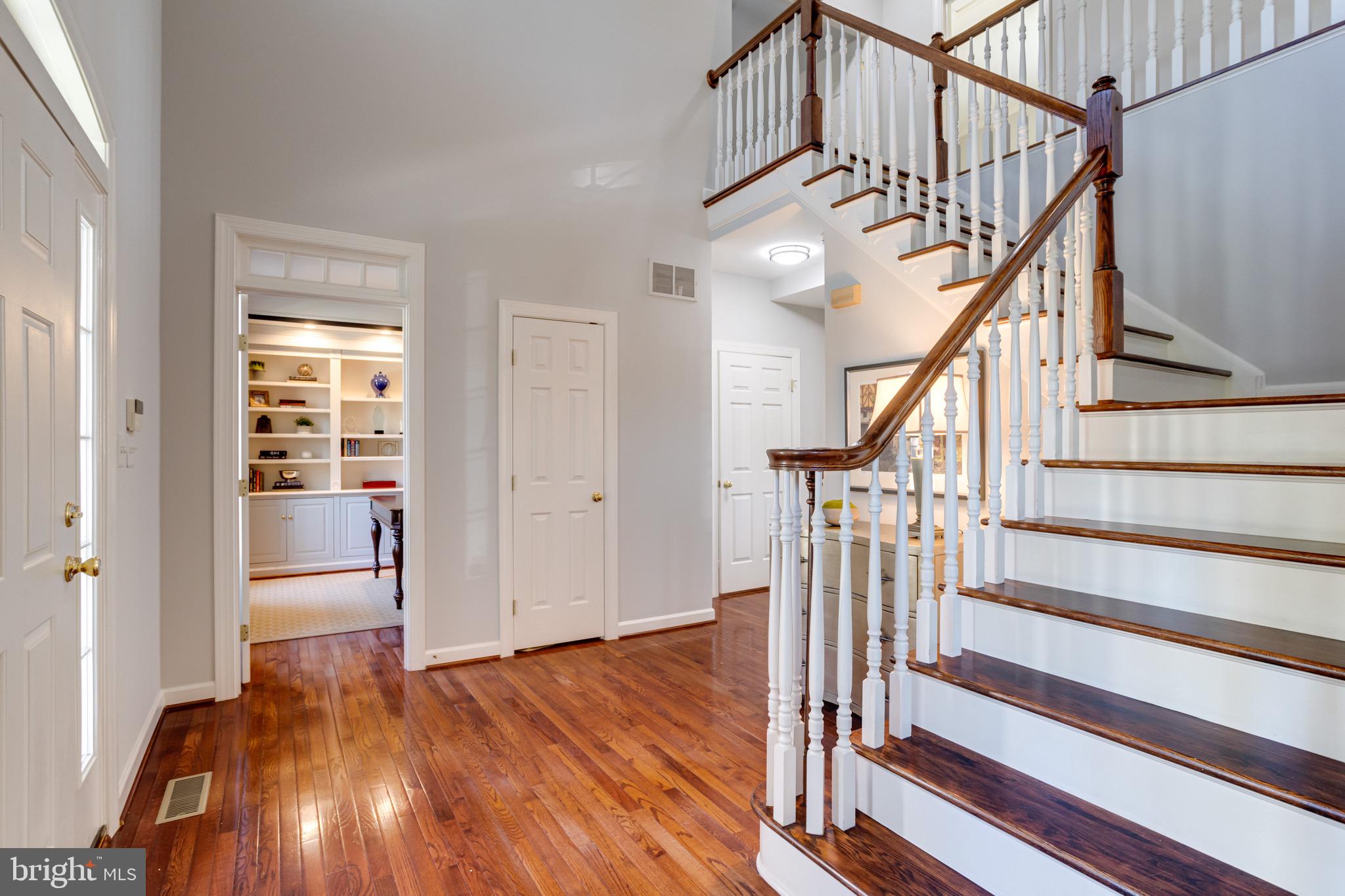 1911 Cranbourne Road Lutherville-Timonium, MD 21093 - Photo 4 of 75 Foyer