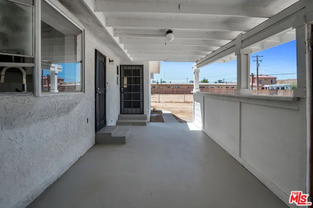 $2,200 | 15376 Washoan Road, Apple Valley, CA 92307