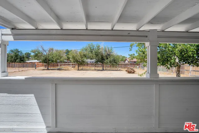 $2,200 | 15376 Washoan Road, Apple Valley, CA 92307