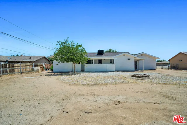 $2,200 | 15376 Washoan Road, Apple Valley, CA 92307