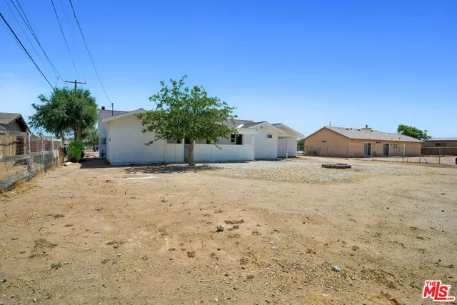 $2,200 | 15376 Washoan Road, Apple Valley, CA 92307