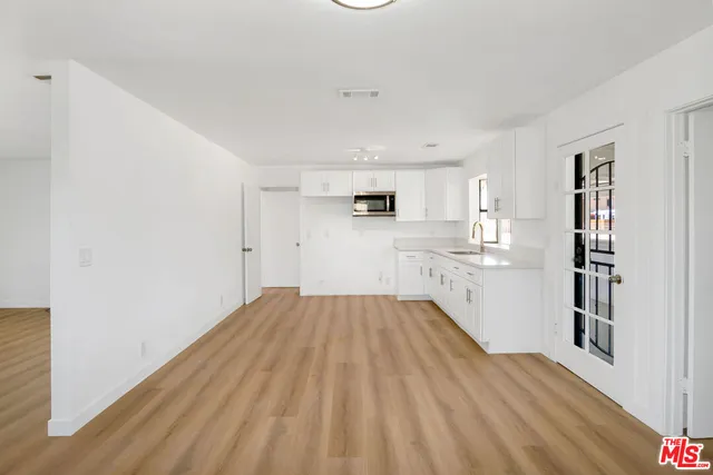 $2,200 | 15376 Washoan Road, Apple Valley, CA 92307