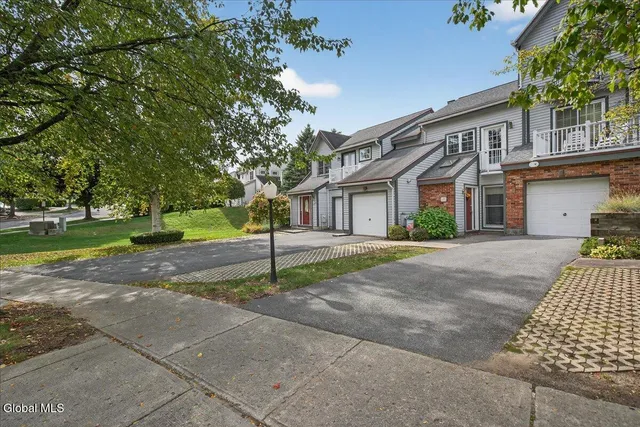 $639,000 | 22 Lakeview Road, Saratoga Springs, NY 12866