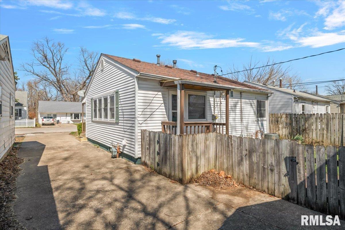 2352 East Keys Avenue Springfield, IL 62702 - Photo 19 of 24