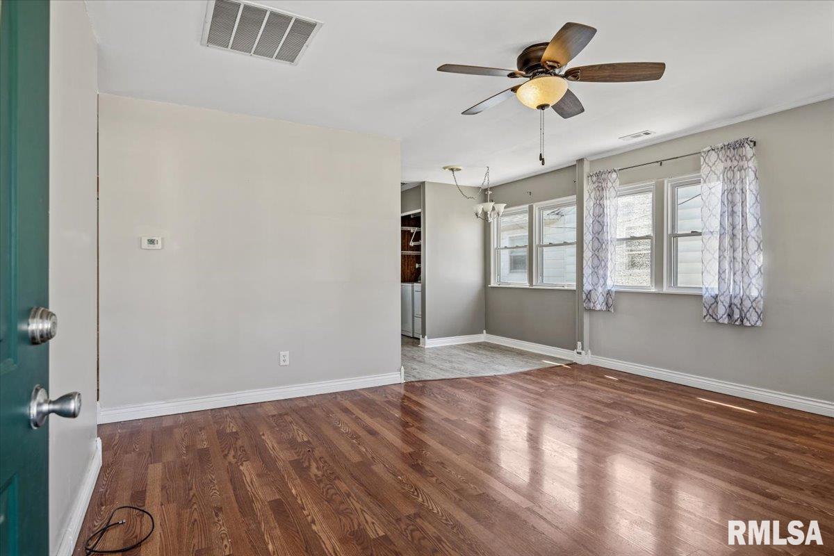 2352 East Keys Avenue Springfield, IL 62702 - Photo 3 of 24