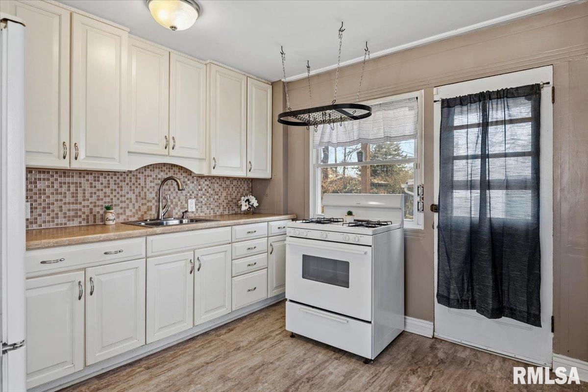 2352 East Keys Avenue Springfield, IL 62702 - Photo 7 of 24