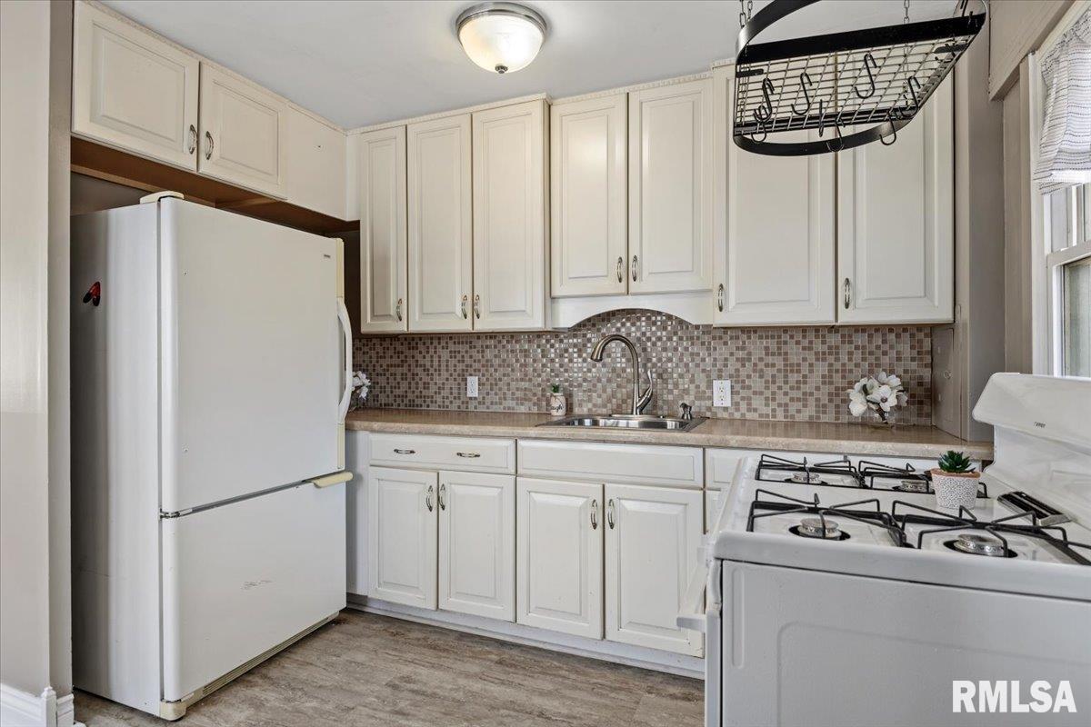 2352 East Keys Avenue Springfield, IL 62702 - Photo 9 of 24