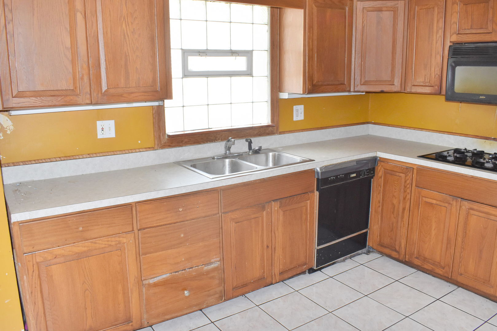 3824 Sunset Avenue Markham, IL 60428 - Photo 13 of 24 a kitchen with a sink cabinets and window