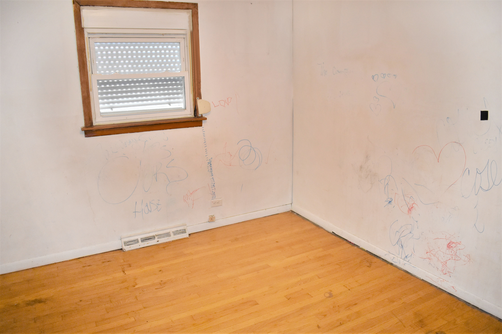 3824 Sunset Avenue Markham, IL 60428 - Photo 15 of 24 an empty room with a window