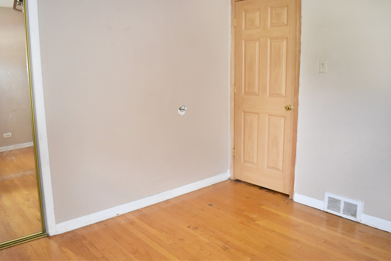 3824 Sunset Avenue Markham, IL 60428 - Photo 16 of 24 an empty room with windows