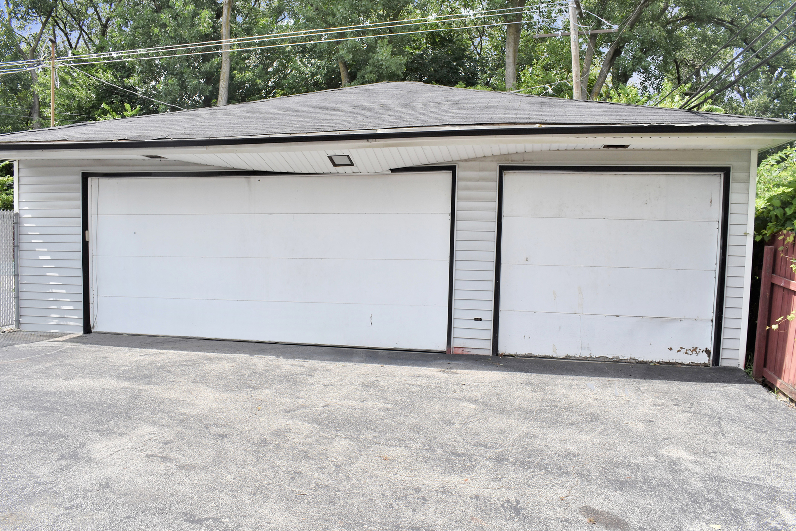 3824 Sunset Avenue Markham, IL 60428 - Photo 6 of 24 a view of a garage