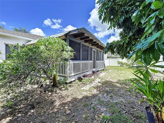 a view of livingroom with furniture