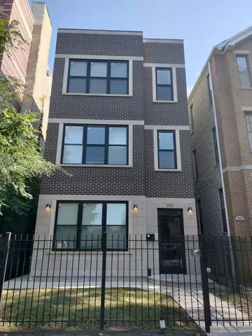 $2,350 | 3925 South Indiana Avenue, Unit 1, Chicago, IL 60653
