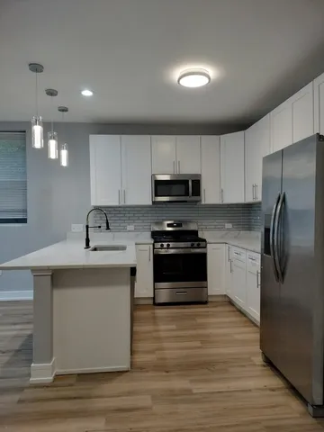 $2,350 | 3925 South Indiana Avenue, Unit 1, Chicago, IL 60653