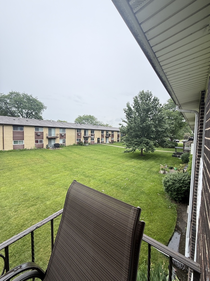 9581 Dee Road, Unit 202B Des Plaines, IL 60016 - Photo 2 of 2 Gallery Image 2
