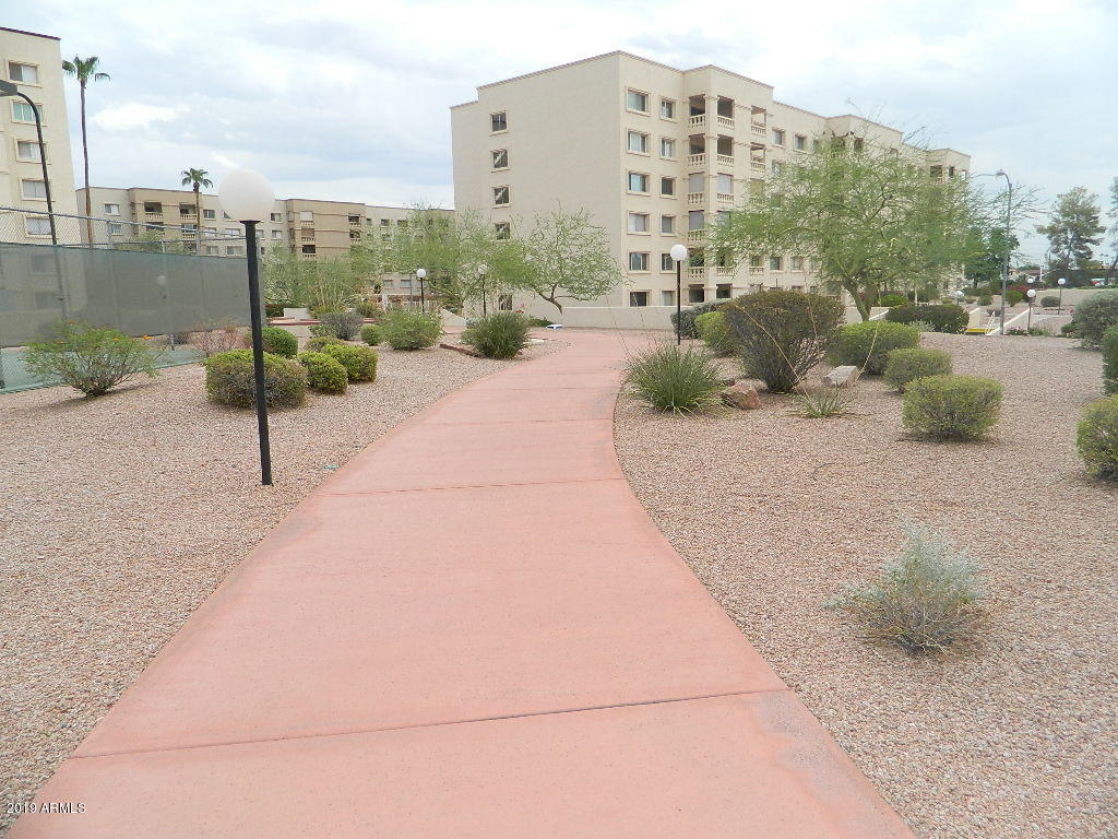 7830 East Camelback Road, Unit 212 Scottsdale, AZ 85251 - Photo 29 of 45 a view of a terrace with seating space