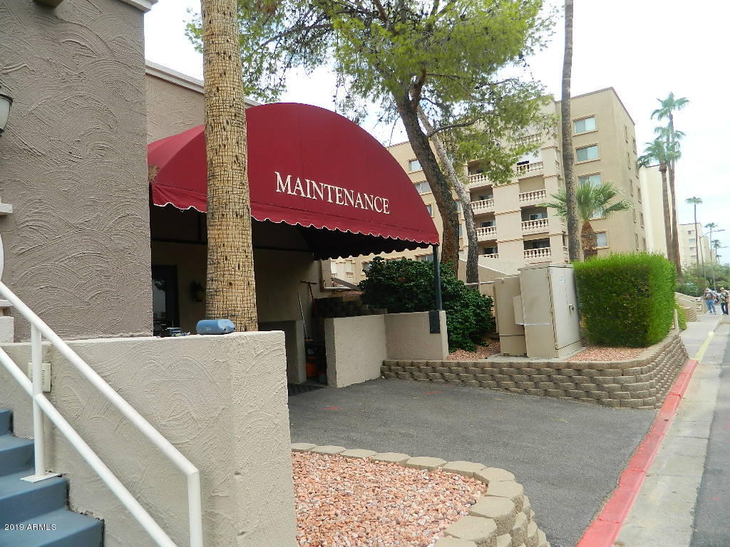7830 East Camelback Road, Unit 212 Scottsdale, AZ 85251 - Photo 43 of 45 a view of a brick building with a small yard and plants