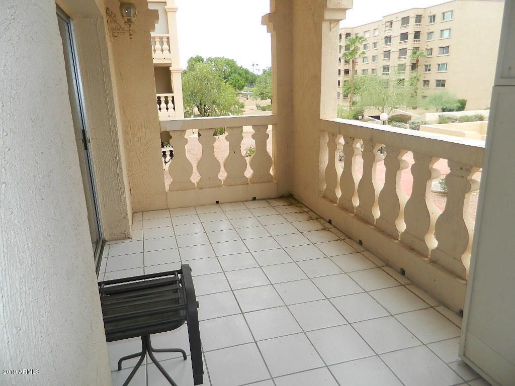 7830 East Camelback Road, Unit 212 Scottsdale, AZ 85251 - Photo 9 of 45 a view of an empty room and a window